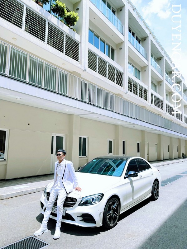 Cho thuê xe mercedes C300 trắng chụp ảnh - xehoacuoi 2