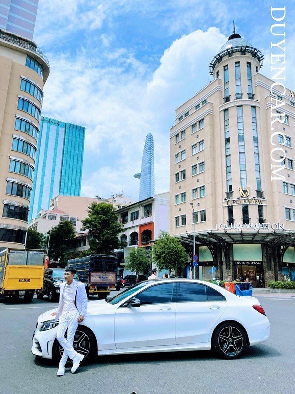 Cho thuê xe mercedes C300 trắng chụp ảnh - xehoacuoi 0