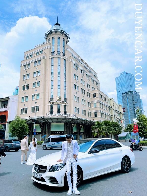 Cho thuê xe mercedes C300 trắng chụp ảnh - xehoacuoi 10