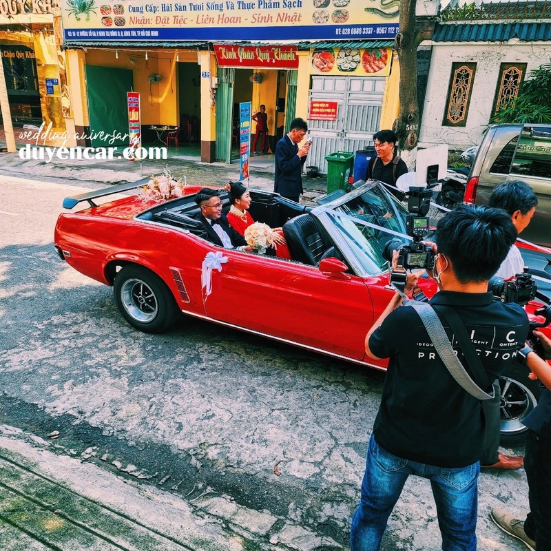 Bảng giá xe hoa cổ điển mustang mui trần mới nhất 10