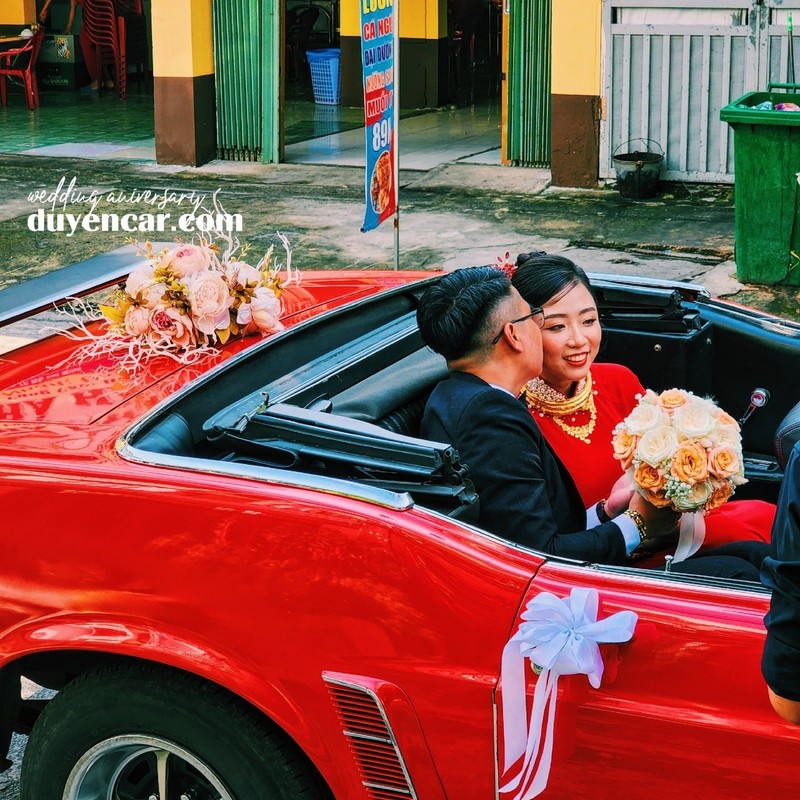 Bảng giá xe hoa cổ điển mustang mui trần mới nhất 9