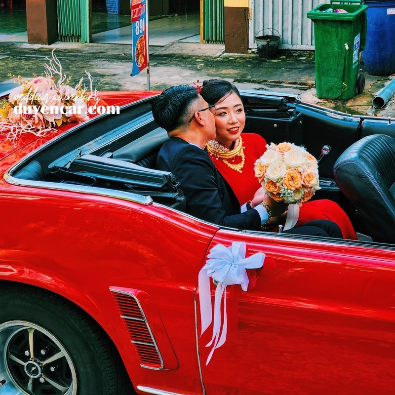 Bảng giá xe hoa cổ điển mustang mui trần mới nhất 6