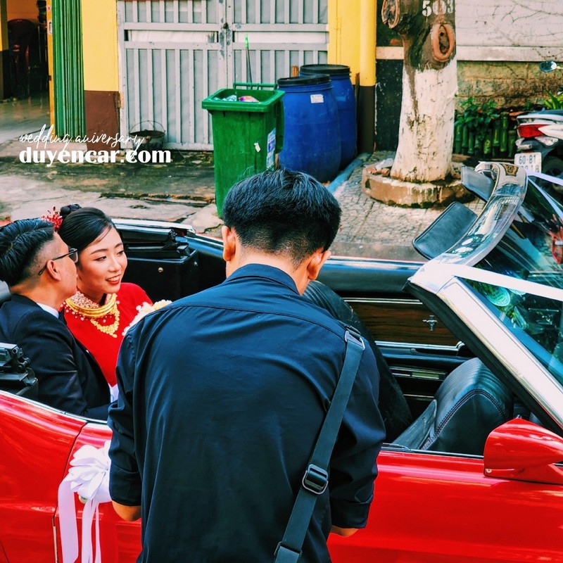 Bảng giá xe hoa cổ điển mustang mui trần mới nhất 8
