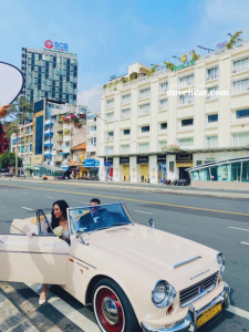 Thuê xe cổ điển mui trần Datsun chụp hình cưới chỉ từ 2.000.000 đồng